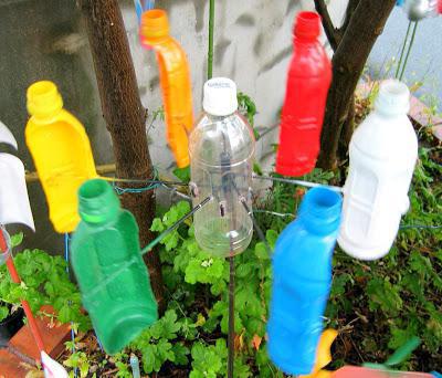 ветряк из пластиковых бутылок от кротов 