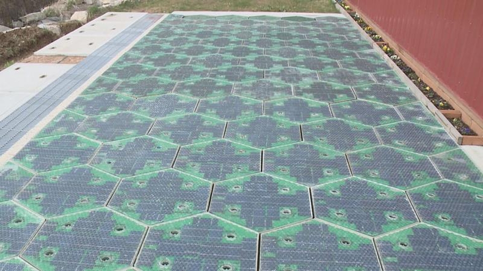 Прототип участка дороги Solar Roadways