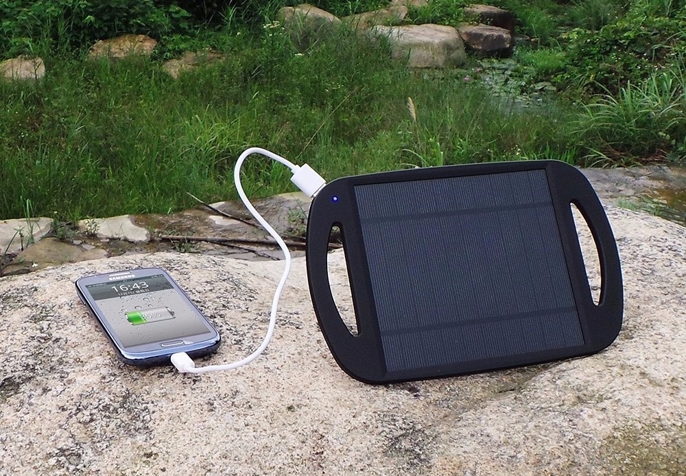 зарядное устройство для телефона на солнечных батареях